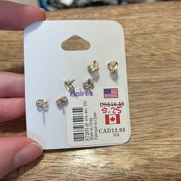 CLAIRE’S GLOW IN THE DARK PEACE SIGN 3 PACK EARRINGS PINK BLUE ORANGE SENSITIVE - Picture 2 of 3